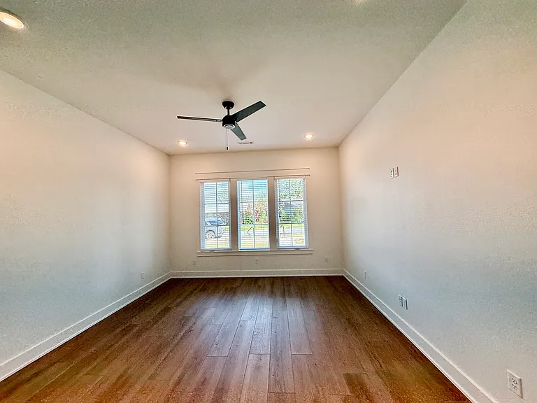 825 NW 14th St — Photo 13