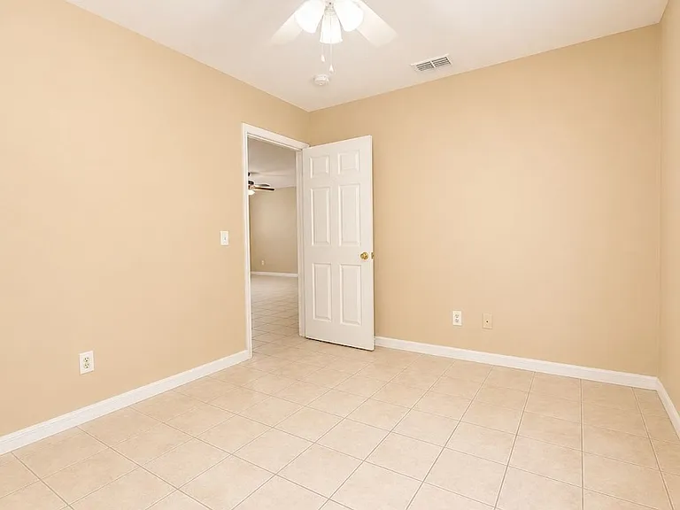 4903 York St — Photo 9