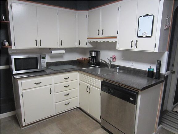 4th image of 2609 Mulberry St