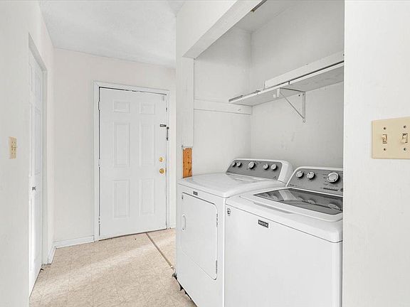 4th image of 3011 Montana Ave