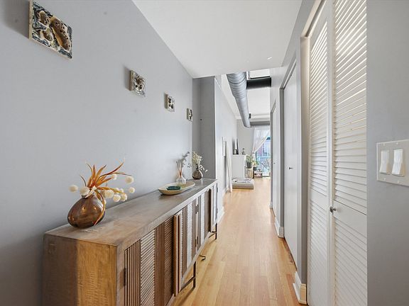 3rd image of 910 W Madison St APT 803