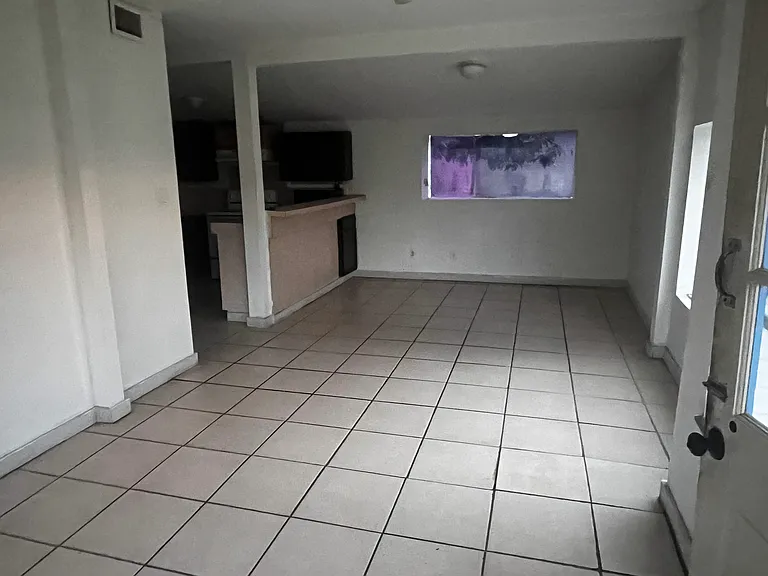 2735 Lucille St — Photo 4