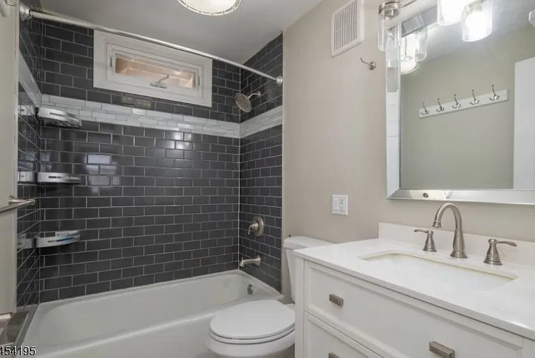 83 Chestnut St #2 — Photo 6