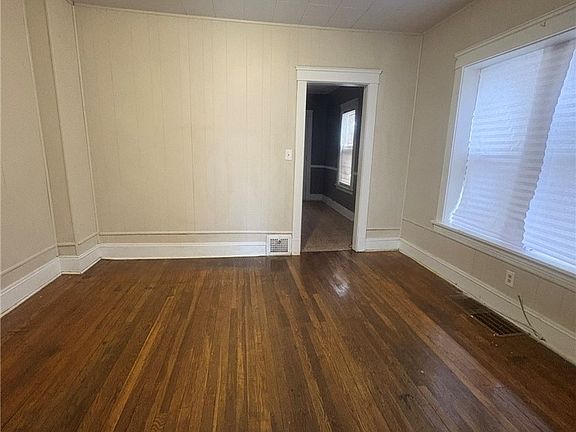 5th image of 632 E 101st St