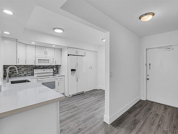 3rd image of 7340 Lake Circle Drive #101