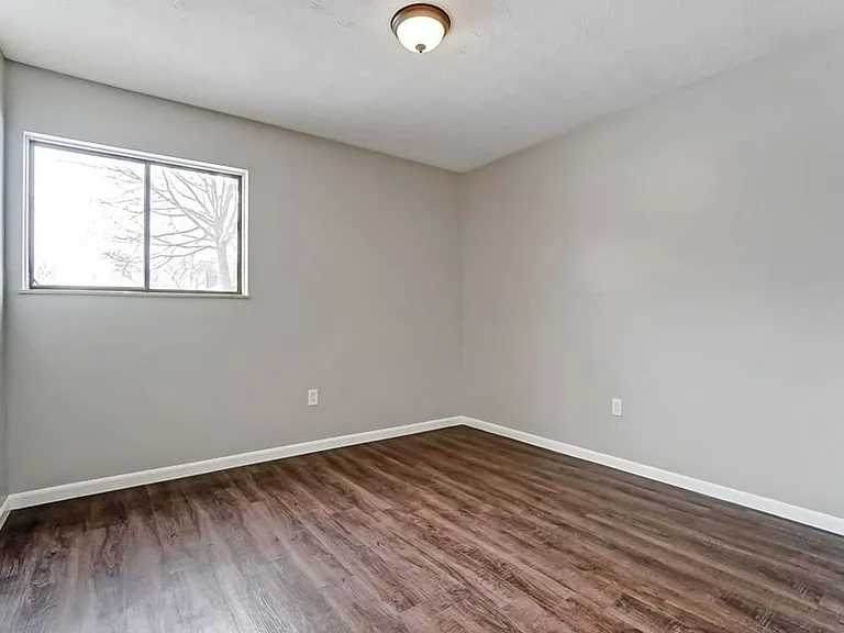 722 Collins Ave — Photo 5