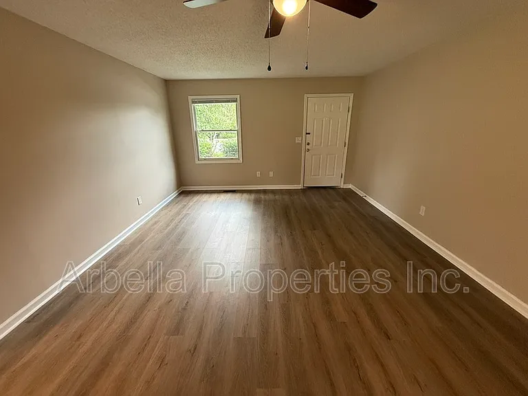 117 Rowe Ln #5 — Photo 4