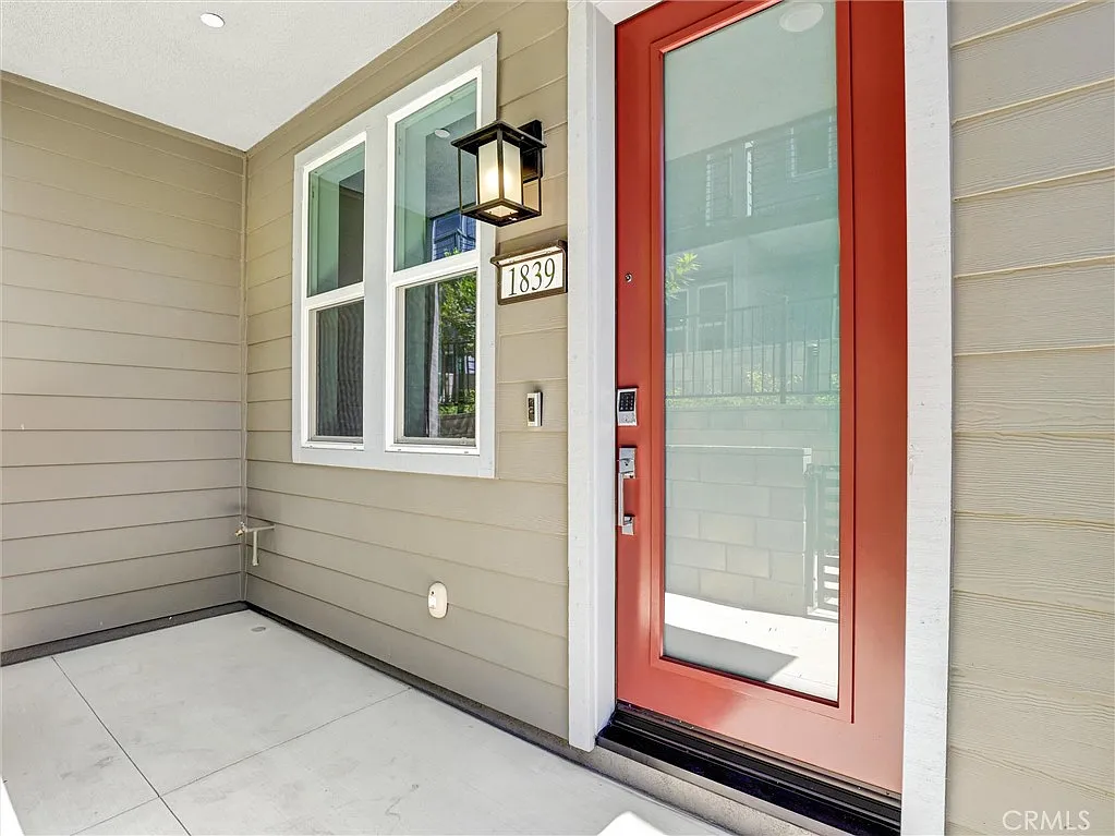 3 bed, 2.5 bath, 1842 sqft, $4,500 — Photo 4