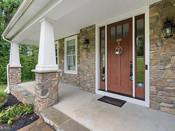 4th image of 1682 Woodstock Rd