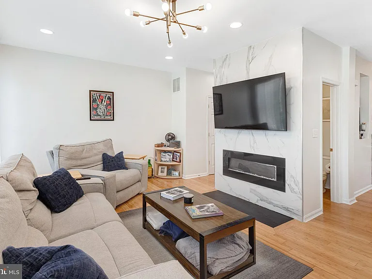 12703 Gartney Ln — Photo 5