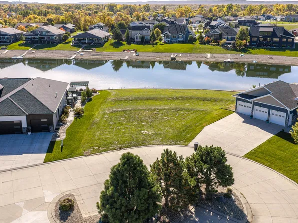 3855 Poseidon Loop, Bismarck, ND 58504