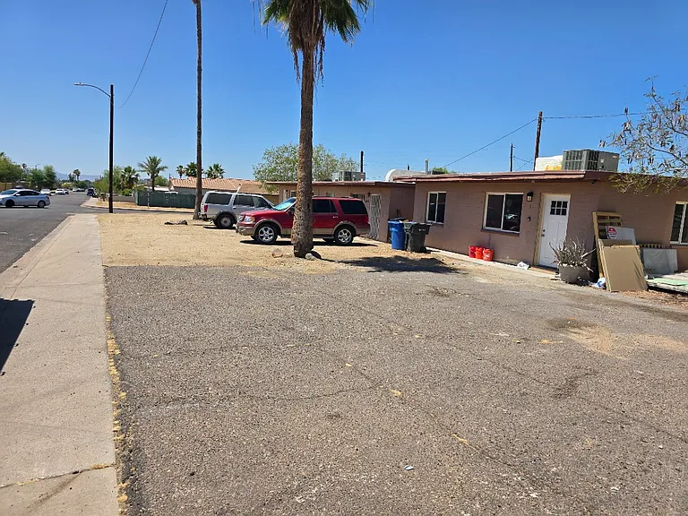 1102 W Cochise Dr #1 — Photo 1