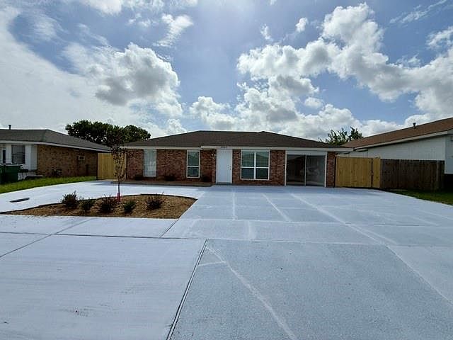 1st image of 2059 Sauvage Ave