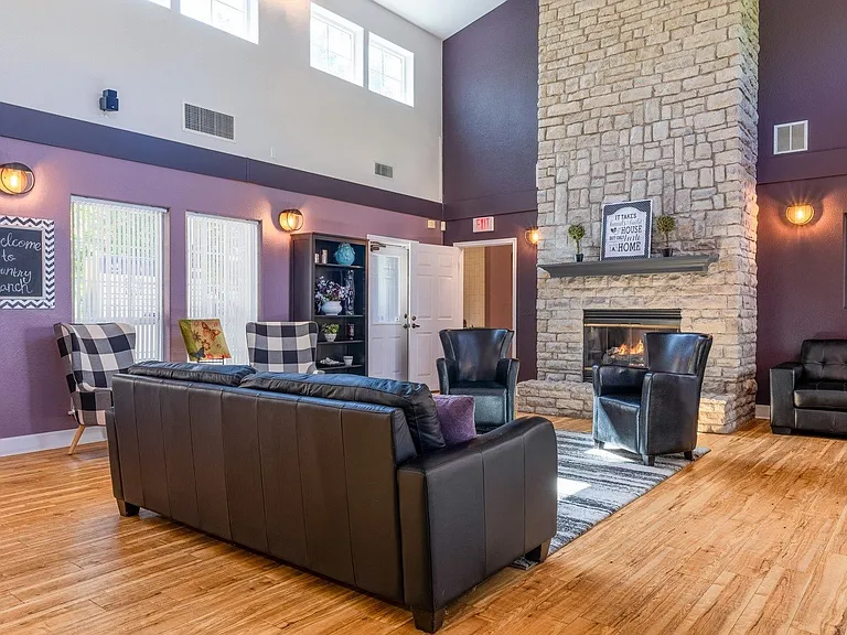 Country Ranch Apartments — Photo 10