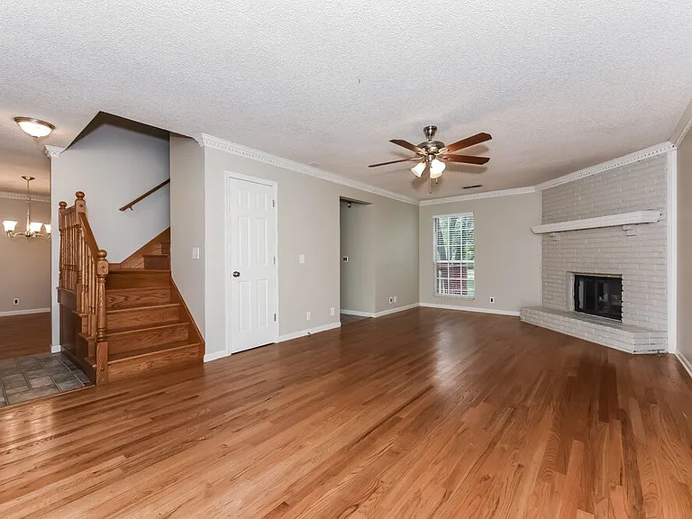 5105 Roxborough Dr — Photo 4