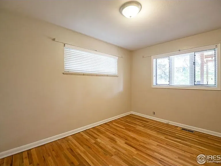 1305 W Myrtle St — Photo 6