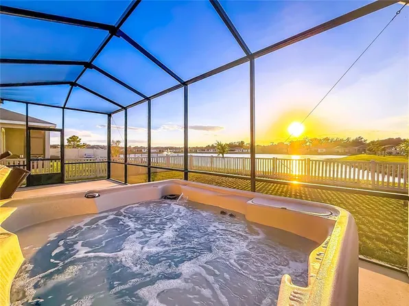 8349 Wheat Stone Dr, Zephyrhills, FL 33540