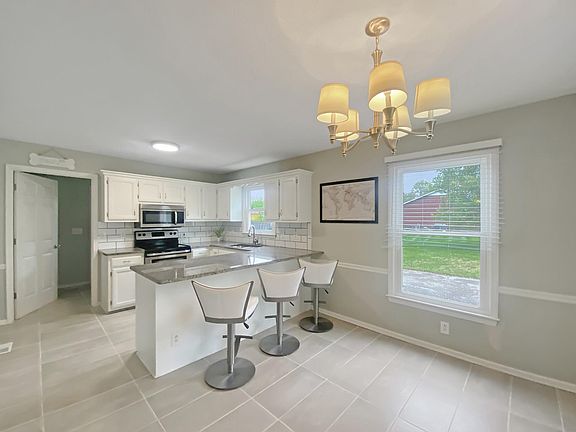5th image of 3530 Halleys Dr