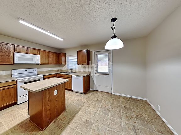 4th image of 1511 Lakeside Dr