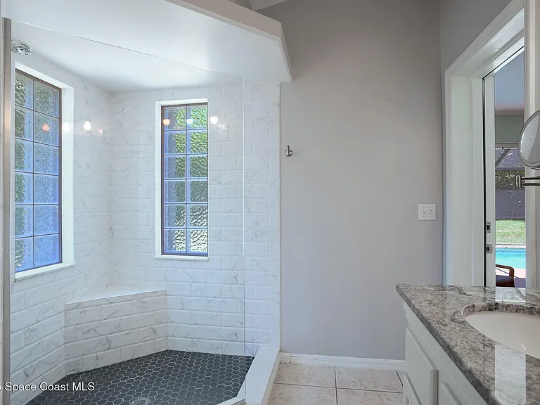 112 Carmen St — Photo 15