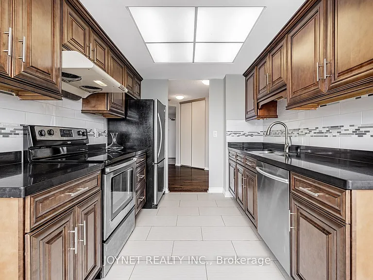 7 Bishop Ave #2205 — Photo 16