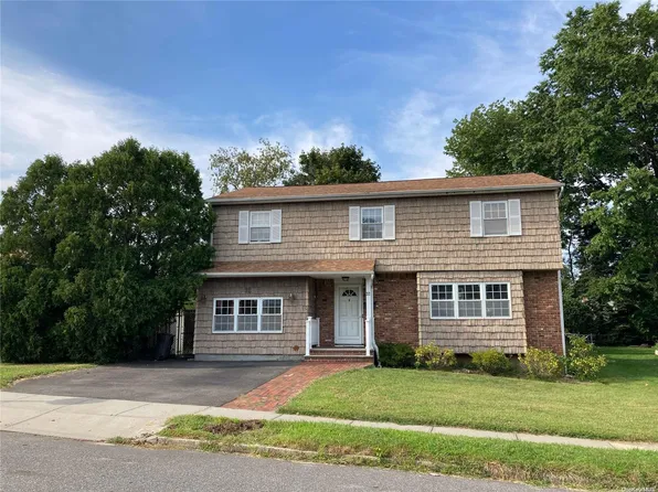 32 Broadfield Place, Glen Cove, NY 11542