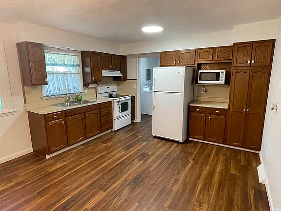 5th image of 316 N Hillcrest Dr