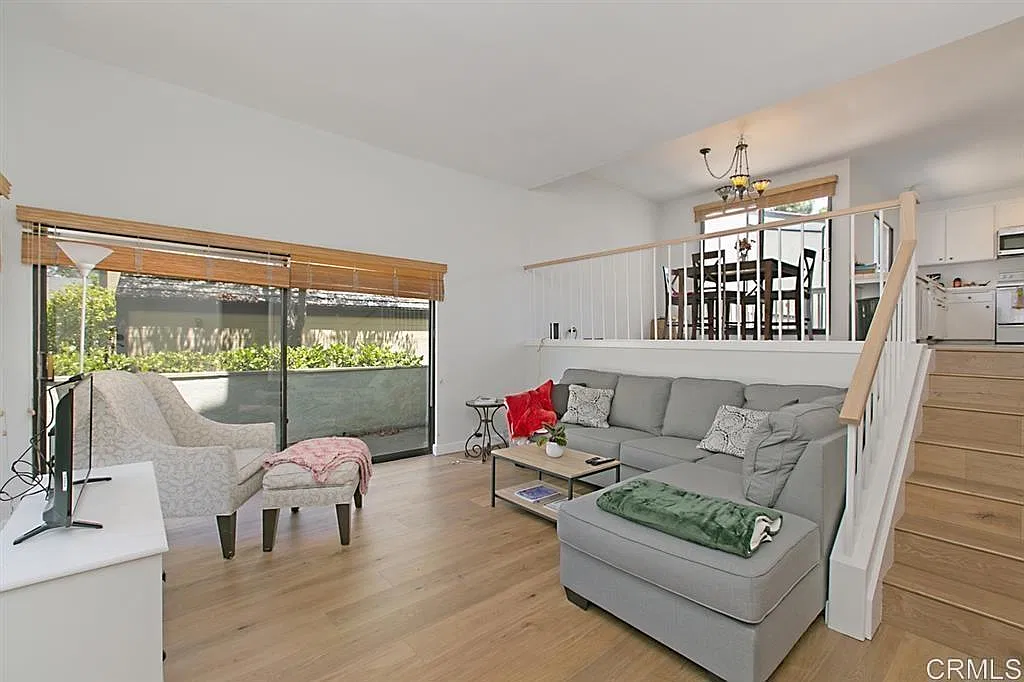 3 bed, 2.5 bath, 1446 sqft, $4,650 — Photo 3
