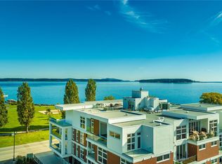 9570 5th St #403, Sidney, BC V8L 2W5