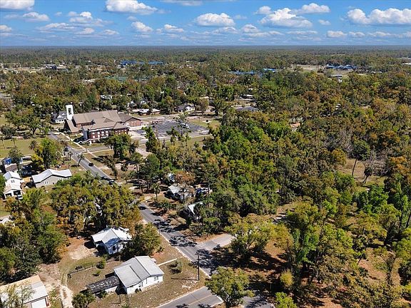 4th image of 210 S Center St