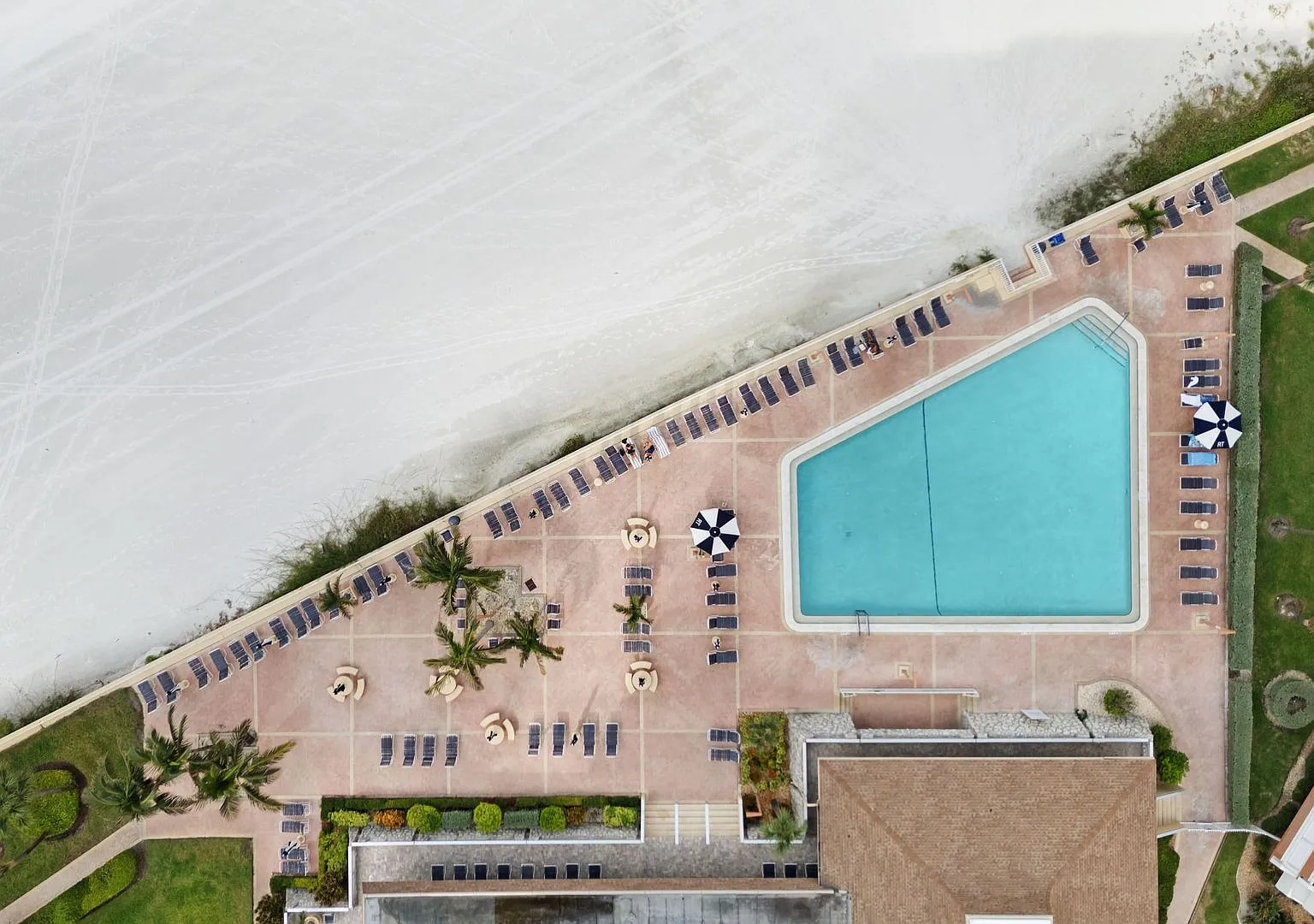 Spacious 2-Bedroom Waterfront Condo in Redington Shores Long-Term Rental! — Photo 3