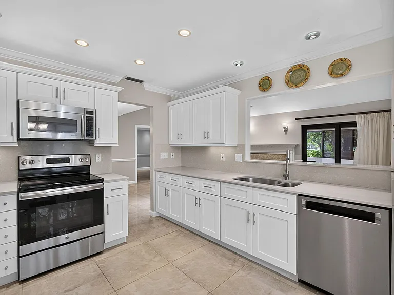 65 Balfour Rd E — Photo 8