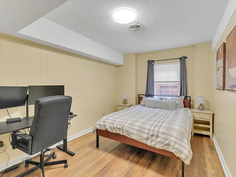 918 Hampshire Ct — Photo 10