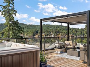 772 Harding Ln, Central Saanich, BC V8M 2G2