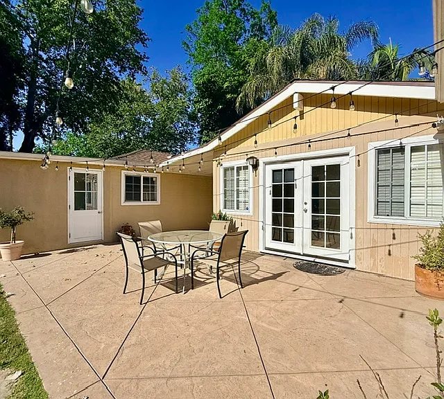 7454 Darby Ave — Photo 13