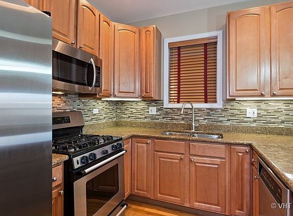 3rd image of 4151 N Lincoln Ave Unit 3