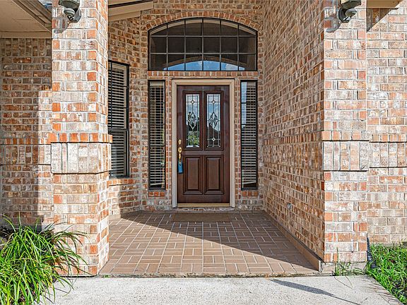 3rd image of 3111 Meadow Oak Dr