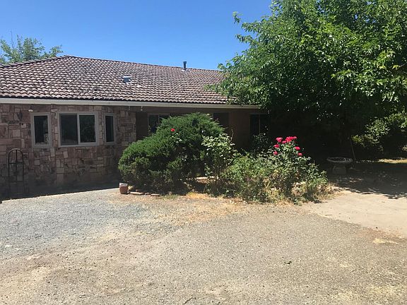 2nd image of 159 E Hillcrest Dr