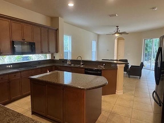 2nd image of 664 Edgebrook Ln