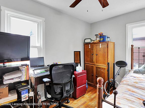 2nd image of 807 W Barnes Ave