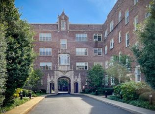 133 Summit Ave APT 34, Summit, NJ 07901