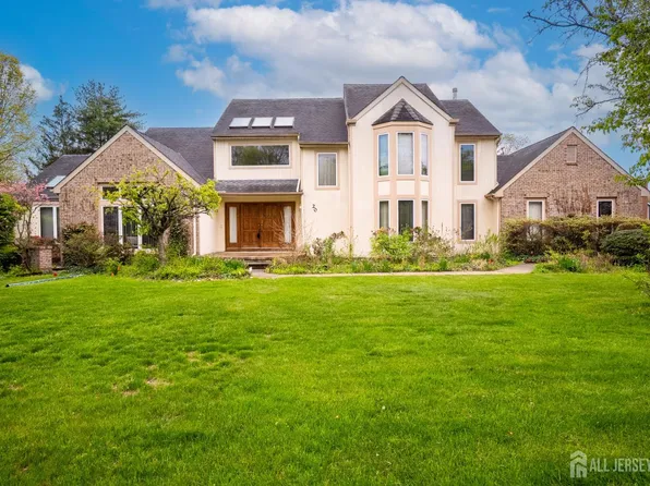 20 Sapphire Dr, West Windsor, NJ 08550