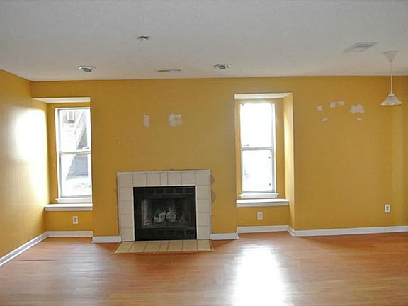 4th image of 518 Thorncliff Dr APT 102