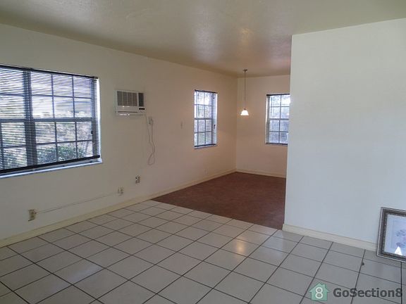 3rd image of 3070 NW 17th St