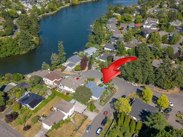 928 Mesher Pl, Esquimalt, BC V9A 6Z1