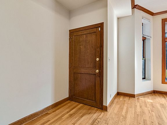 4th image of 2622 N Wilton Ave APT 1