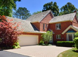 2 Regent Wood Rd, Northfield, IL 60093