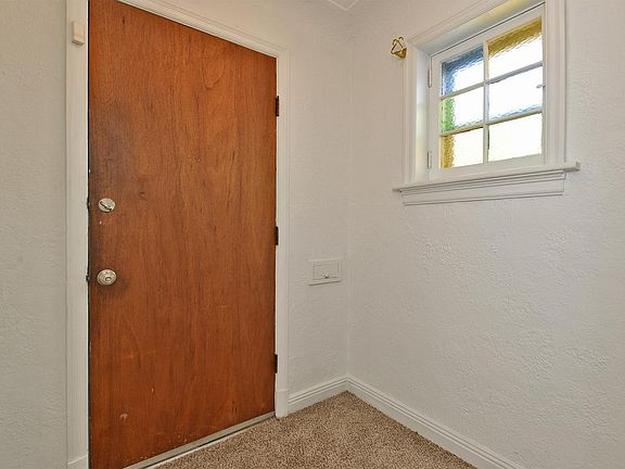 4th image of 4240 Giles Ave