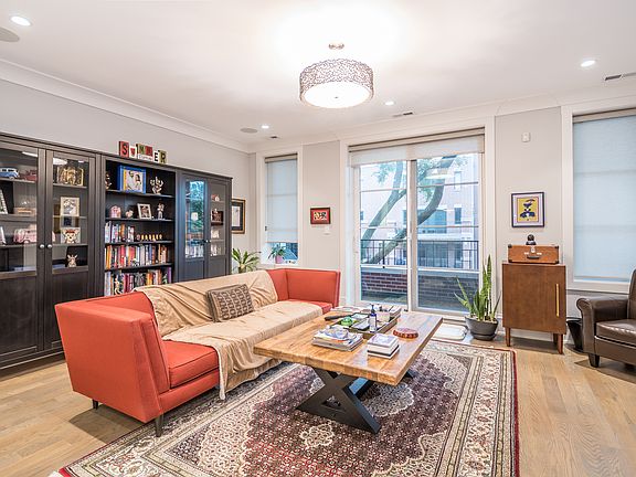 4th image of 3533 N Wilton Ave #3