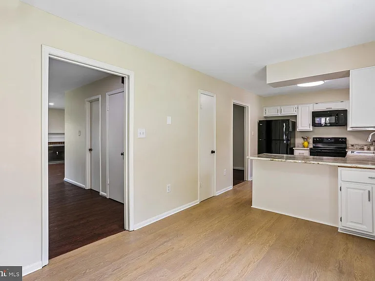 7561 Heatherton Ln — Photo 16